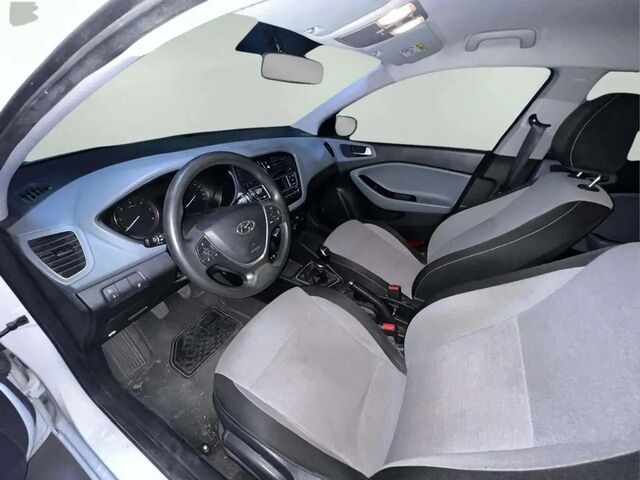Хендай и20 2015 в Европе на Automoto.ua Белый Хендай и20, объемом двигателя 1.12 л и пробегом 171 тыс. км за 8744 $, фото 11 на Automoto.ua