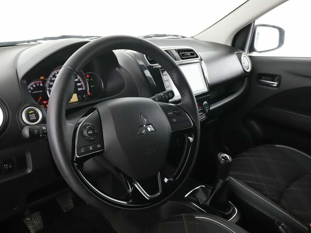 Мицубиси Спейс Стар 2023 в Европе на Automoto.ua Красный Мицубиси Спейс Стар, объемом двигателя 1.19 л и пробегом 8 тыс. км за 16757 $, фото 11 на Automoto.ua