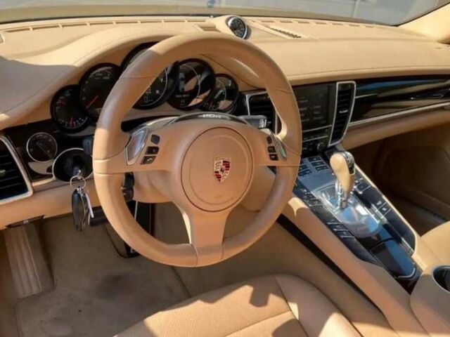 Чорний Порше Panamera, об'ємом двигуна 3.61 л та пробігом 95 тис. км за 36491 $, фото 4 на Automoto.ua