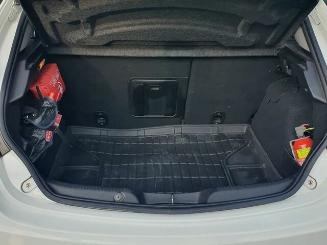 Альфа Ромео Джульетта 2010 в Европе на Automoto.ua Белый Альфа Ромео Джульетта, объемом двигателя 1 л и пробегом 176 тыс. км за 6901 $, фото 12 на Automoto.ua