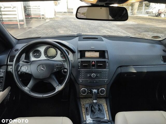 Мерседес Ц-Класс 2008 в Европе на Automoto.ua Черный Мерседес Ц-Класс, объемом двигателя 1 л и пробегом 227 тыс. км за 28500 $, фото 27 на Automoto.ua