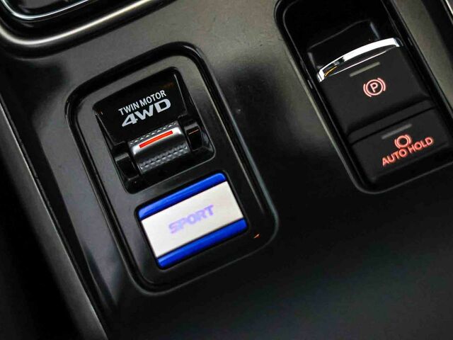 Міцубісі Аутлендер 2019 у Європі на Automoto.ua Білий Міцубісі Аутлендер, об'ємом двигуна 2.36 л та пробігом 106 тис. км за 24416 $, фото 42 на Automoto.ua