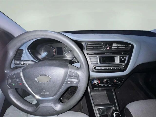 Хендай и20 2015 в Европе на Automoto.ua Белый Хендай и20, объемом двигателя 1.12 л и пробегом 171 тыс. км за 8744 $, фото 14 на Automoto.ua