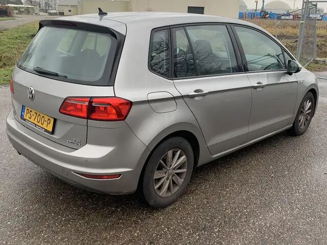 Фольксваген Гольф Спортсван 2017 у Європі на Automoto.ua Сірий Фольксваген Гольф Спортсван, об'ємом двигуна 1 л та пробігом 206 тис. км за 7986 $, фото 2 на Automoto.ua