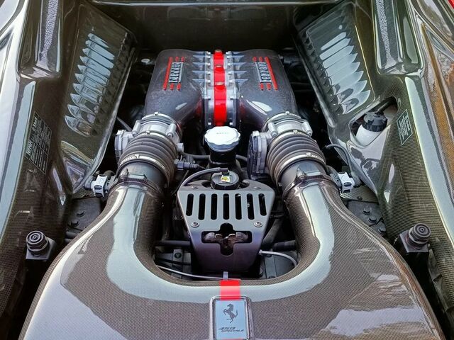Феррари 458 Италия, объемом двигателя 4.5 л и пробегом 32 тыс. км за 258963 $, фото 6 на Automoto.ua