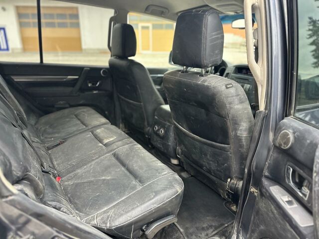 Міцубісі Паджеро 2007 у Європі на Automoto.ua Міцубісі Паджеро, об'ємом двигуна 3.2 л та пробігом 292 тис. км за 5490 $, фото 10 на Automoto.ua