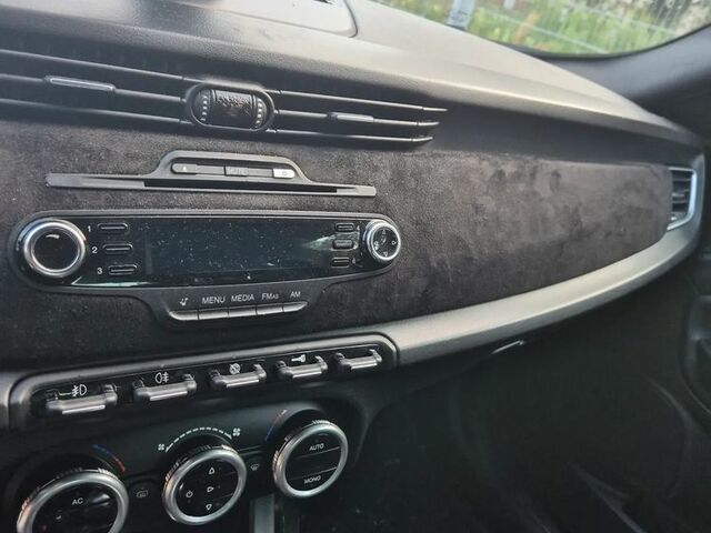 Альфа Ромео Джульетта 2012 в Европе на Automoto.ua Красный Альфа Ромео Джульетта, объемом двигателя 1 л и пробегом 243 тыс. км за 7628 $, фото 15 на Automoto.ua