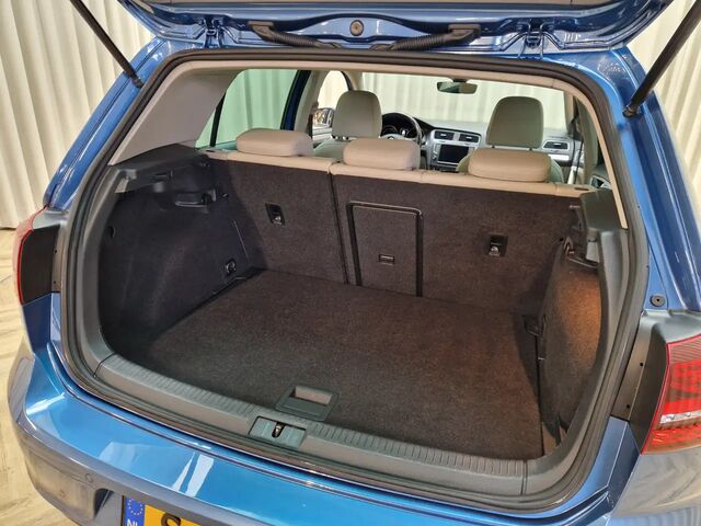 Фольксваген e-Golf 2016 у Європі на Automoto.ua Синій Фольксваген e-Golf, об'ємом двигуна 0 л та пробігом 98 тис. км за 9450 $, фото 14 на Automoto.ua