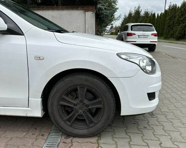 Хендай i30, объемом двигателя 1.4 л и пробегом 100 тыс. км за 4276 $, фото 6 на Automoto.ua