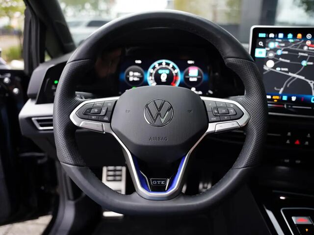 Фольксваген Golf GTE 2025 в Европе на Automoto.ua Черный Фольксваген Golf GTE, объемом двигателя 1.5 л и пробегом 10 тыс. км за 65086 $, фото 7 на Automoto.ua