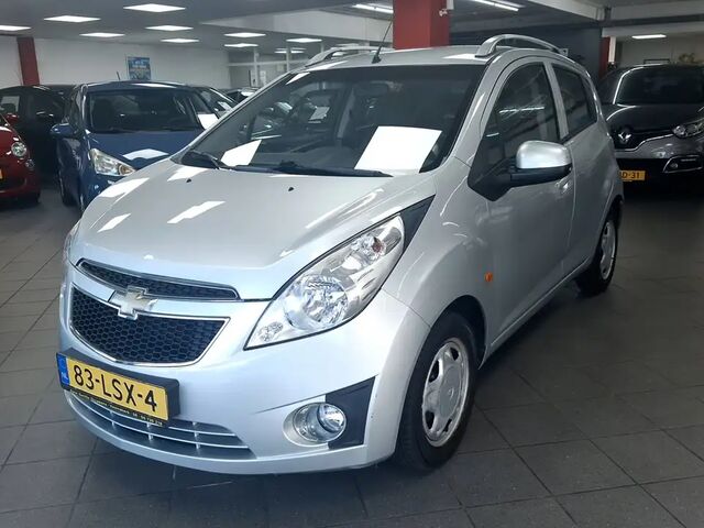 Шевроле Спарк 2010 в Европе на Automoto.ua Серебряный Шевроле Спарк, объемом двигателя 1 л и пробегом 87 тыс. км за 3798 $, фото 1 на Automoto.ua