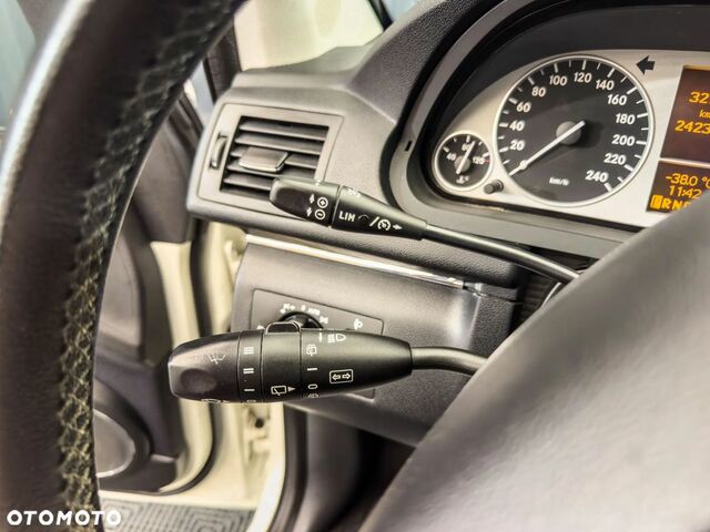 Мерседес Б-класс 2010 в Европе на Automoto.ua Белый Мерседес Б-класс, объемом двигателя 1 л и пробегом 242 тыс. км за 2640 $, фото 29 на Automoto.ua