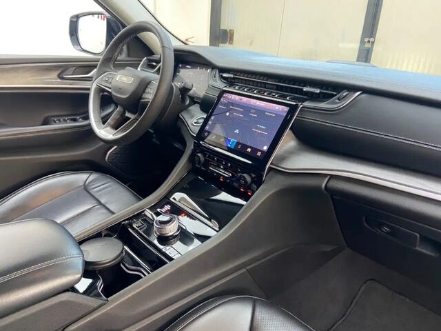 Джип Гранд Чероки 2023 в Европе на Automoto.ua Серый Джип Гранд Чероки, объемом двигателя 2 л и пробегом 29 тыс. км за 65386 $, фото 5 на Automoto.ua