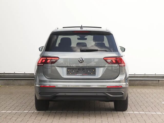 Фольксваген Tiguan Allspace 2024 у Європі на Automoto.ua Сірий Фольксваген Tiguan Allspace, об'ємом двигуна 1.5 л та пробігом 14 тис. км за 52257 $, фото 4 на Automoto.ua