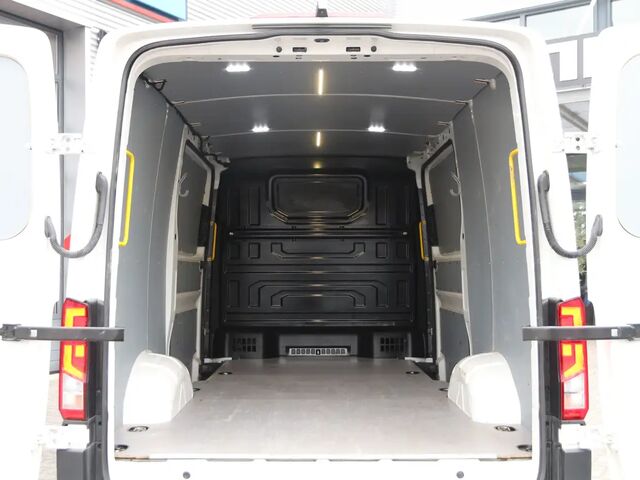 Фольксваген Крафтер 2022 в Европе на Automoto.ua Белый Фольксваген Крафтер, объемом двигателя 1.97 л и пробегом 37826 тыс. км за 45920 $, фото 3 на Automoto.ua