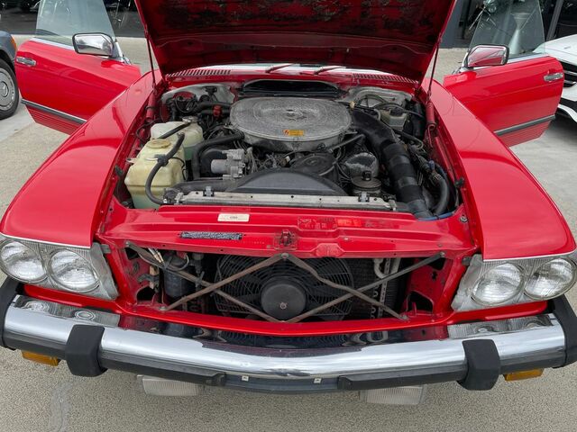 Червоний Мерседес СЛ 560, об'ємом двигуна 5.6 л та пробігом 201 тис. км за 23599 $, фото 17 на Automoto.ua