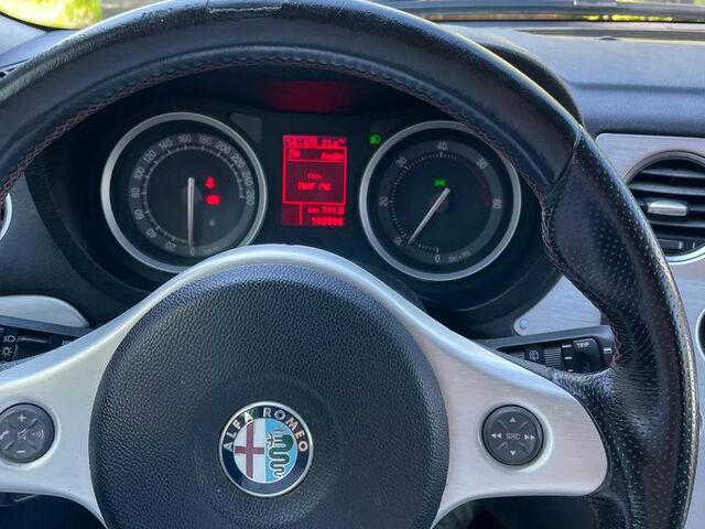 Альфа Ромео Brera 2007 у Європі на Automoto.ua Червоний Альфа Ромео Brera, об'ємом двигуна 2.39 л та пробігом 196 тис. км за 4843 $, фото 15 на Automoto.ua