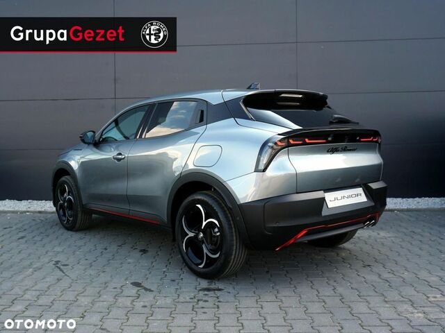 Альфа Ромео Джуніор 2025 у Європі на Automoto.ua Сірий Альфа Ромео Джуніор, об'ємом двигуна 1 л та пробігом 5 тис. км за 144715 $, фото 1 на Automoto.ua
