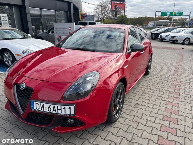 Альфа Ромео Giulietta 2018 у Європі на Automoto.ua Червоний Альфа Ромео Giulietta, об'ємом двигуна 1 л та пробігом 54 тис. км за 13536 $, фото 2 на Automoto.ua