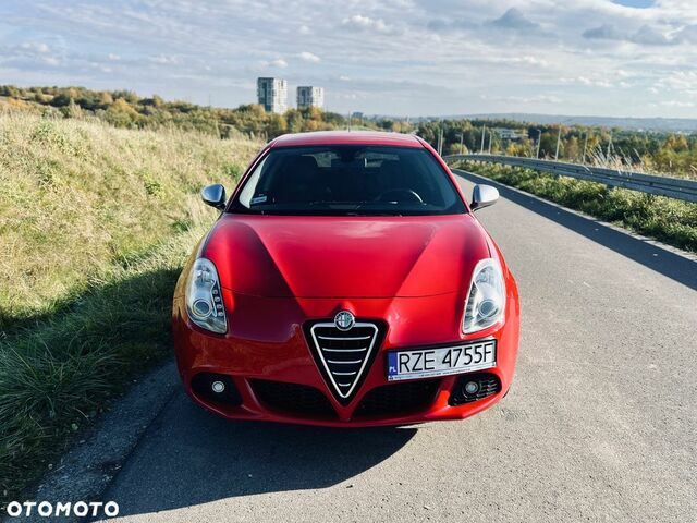 Альфа Ромео Giulietta 2012 у Європі на Automoto.ua Червоний Альфа Ромео Giulietta, об'ємом двигуна 1 л та пробігом 146 тис. км за 7482 $, фото 1 на Automoto.ua