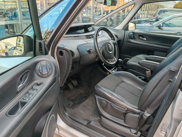 Рено Гранд Эспейс 2012 в Европе на Automoto.ua Серебряный Рено Гранд Эспейс, объемом двигателя 2 л и пробегом 257 тыс. км за 4590 $, фото 9 на Automoto.ua