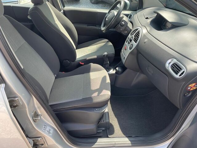 Рено Модус 2006 у Європі на Automoto.ua Сірий Рено Модус, об'ємом двигуна 1.15 л та пробігом 104 тис. км за 3842 $, фото 13 на Automoto.ua