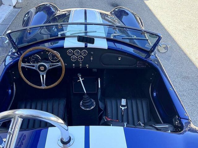 Синий AC Кобра, объемом двигателя 7 л и пробегом 17 тыс. км за 128095 $, фото 4 на Automoto.ua