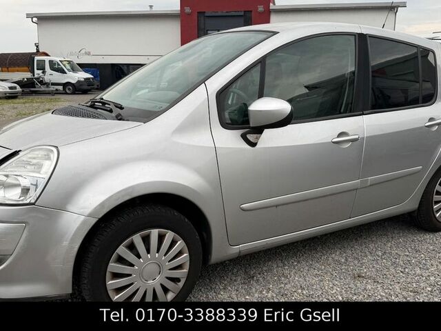 Рено Модус 2008 у Європі на Automoto.ua Срібний Рено Модус, об'ємом двигуна 1.6 л та пробігом 80 тис. км за 1751 $, фото 1 на Automoto.ua