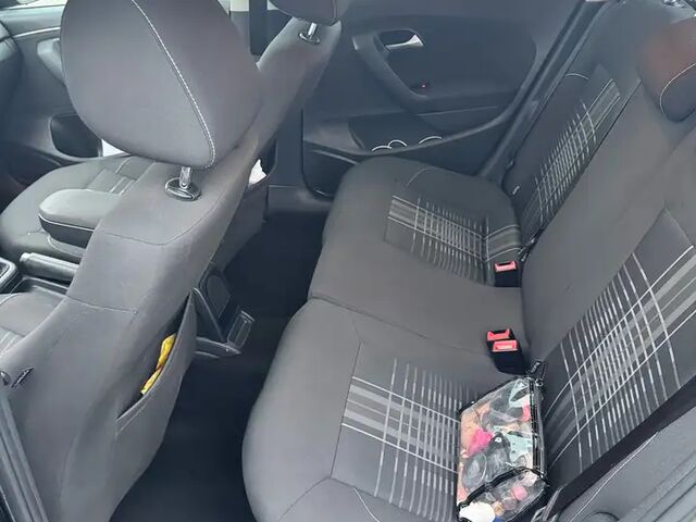 Фольксваген Поло 2015 у Європі на Automoto.ua Чорний Фольксваген Поло, об'ємом двигуна 1.42 л та пробігом 192 тис. км за 8174 $, фото 7 на Automoto.ua