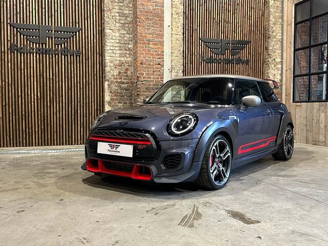 Серый Мини John Cooper Works, объемом двигателя 2 л и пробегом 21 тыс. км за 46226 $, фото 4 на Automoto.ua