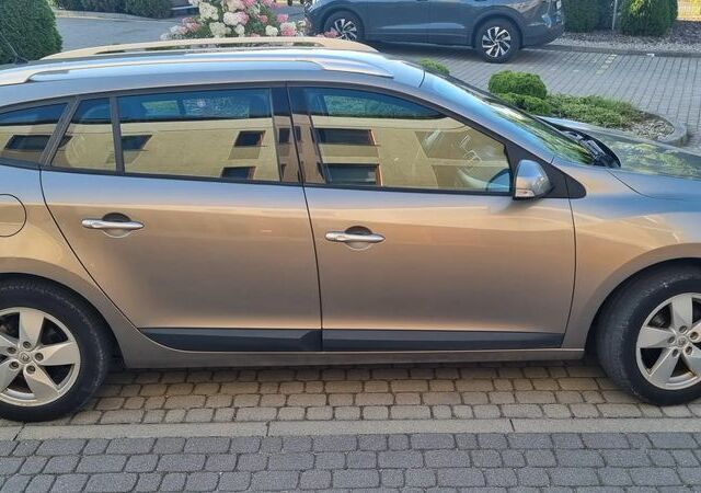 Рено Меган 2010 в Европе на Automoto.ua Бежевый Рено Меган, объемом двигателя 1 л и пробегом 186 тыс. км за 4359 $, фото 3 на Automoto.ua