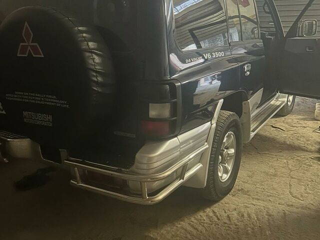 Міцубісі Паджеро 1997 у Європі на Automoto.ua Синій Міцубісі Паджеро, об'ємом двигуна 0 л та пробігом 204 тис. км за 14500 $, фото 3 на Automoto.ua