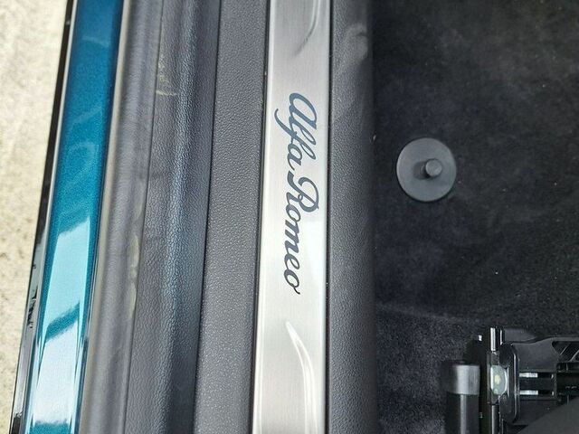 Альфа Ромео Джуниор 2025 в Европе на Automoto.ua Синий Альфа Ромео Джуниор, объемом двигателя 1 л и пробегом 7 тыс. км за 31693 $, фото 35 на Automoto.ua