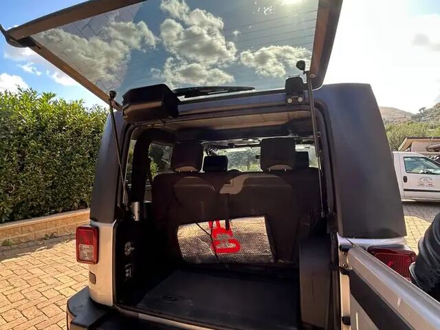 Джип Вранглер 2008 в Европе на Automoto.ua Серебряный Джип Вранглер, объемом двигателя 2.78 л и пробегом 203 тыс. км за 18049 $, фото 7 на Automoto.ua