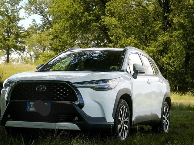 Тойота Corolla Cross 2023 у Європі на Automoto.ua Білий Тойота Corolla Cross, об'ємом двигуна 0 л та пробігом 18 тис. км за 36163 $, фото 1 на Automoto.ua