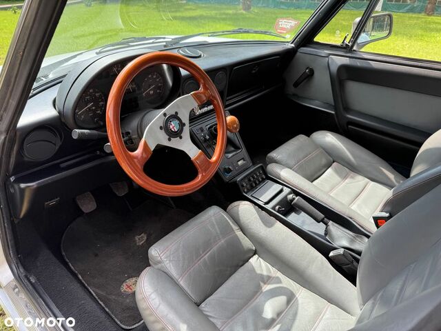 Альфа Ромео Спайдер 1988 в Европе на Automoto.ua Серый Альфа Ромео Спайдер, объемом двигателя 1 л и пробегом 34 тыс. км за 14286 $, фото 13 на Automoto.ua