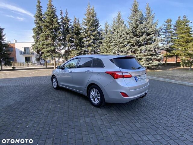 Хендай i30, объемом двигателя 1.4 л и пробегом 161 тыс. км за 5810 $, фото 6 на Automoto.ua