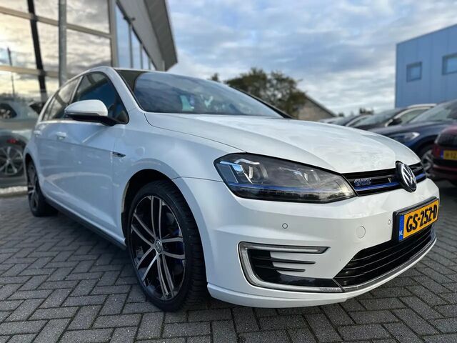 Фольксваген Golf GTE 2015 у Європі на Automoto.ua Білий Фольксваген Golf GTE, об'ємом двигуна 1.4 л та пробігом 209 тис. км за 11593 $, фото 8 на Automoto.ua