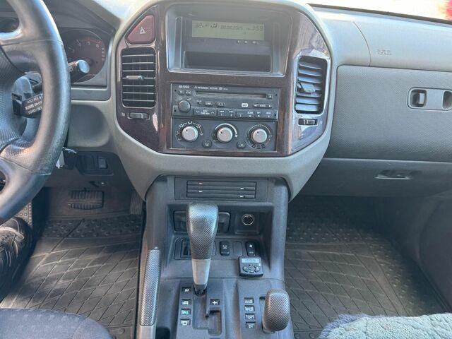 Міцубісі Паджеро 2002 у Європі на Automoto.ua Синій Міцубісі Паджеро, об'ємом двигуна 3.2 л та пробігом 207 тис. км за 5726 $, фото 8 на Automoto.ua