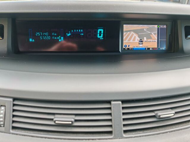 Рено Гранд Эспейс 2012 в Европе на Automoto.ua Серебряный Рено Гранд Эспейс, объемом двигателя 2 л и пробегом 257 тыс. км за 4590 $, фото 18 на Automoto.ua