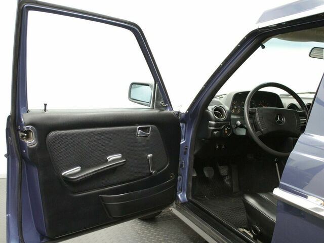 Мерседес 200 1978 у Європі на Automoto.ua Синій Мерседес 200, об'ємом двигуна 1.99 л та пробігом 130 тис. км за 10362 $, фото 13 на Automoto.ua
