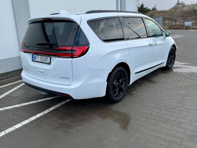 Крайслер Пасифик 2022 в Европе на Automoto.ua Белый Крайслер Пасифик, объемом двигателя 3.61 л и пробегом 100 тыс. км за 159000 $, фото 11 на Automoto.ua
