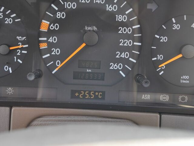 Мерседес ЦЛ 420 1994 у Європі на Automoto.ua Зелений Мерседес ЦЛ 420, об'ємом двигуна 4.2 л та пробігом 128 тис. км за 20005 $, фото 9 на Automoto.ua