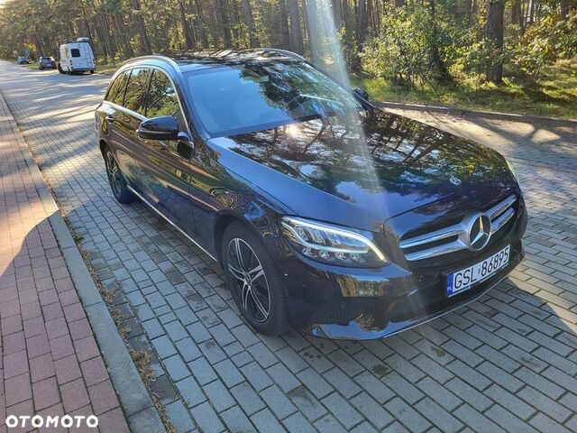 Мерседес Ц-Клас 2019 у Європі на Automoto.ua Чорний Мерседес Ц-Клас, об'ємом двигуна 1 л та пробігом 166 тис. км за 20073 $, фото 3 на Automoto.ua