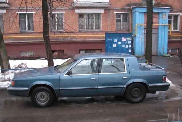 Крайслер Династія, Седан 1988 - 1993 2.5L