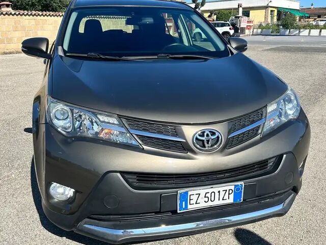 Тойота РАВ 4 2015 в Европе на Automoto.ua Тойота РАВ 4, объемом двигателя 2.23 л и пробегом 180 тыс. км за 12679 $, фото 11 на Automoto.ua