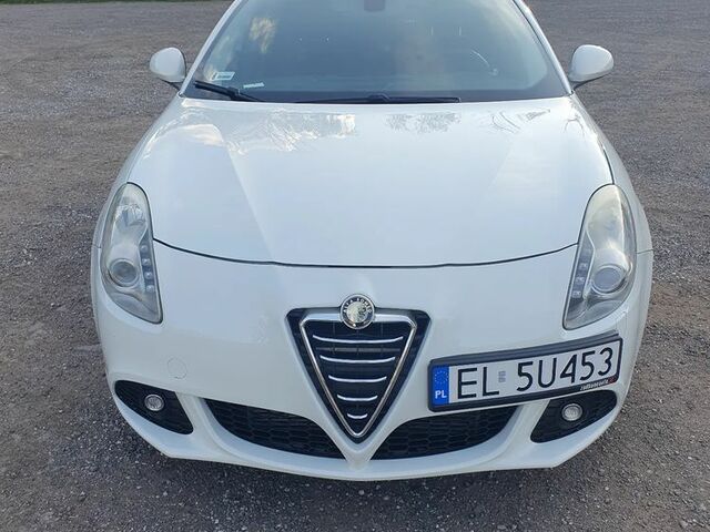 Альфа Ромео Джульетта 2010 в Европе на Automoto.ua Белый Альфа Ромео Джульетта, объемом двигателя 1 л и пробегом 176 тыс. км за 6901 $, фото 4 на Automoto.ua