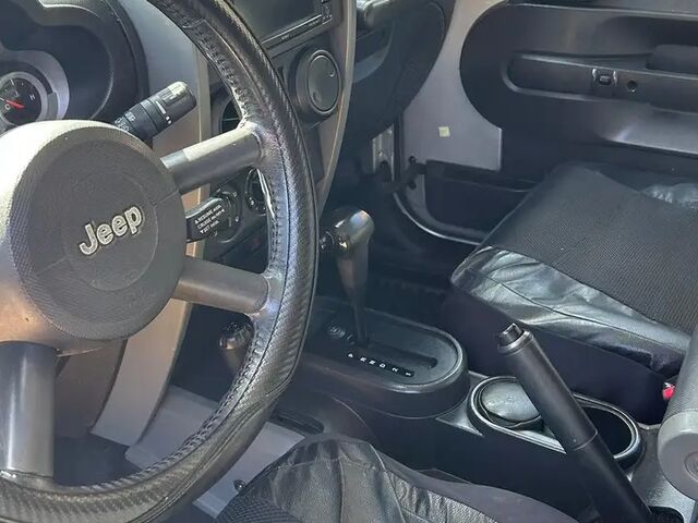 Джип Вранглер 2008 в Европе на Automoto.ua Серебряный Джип Вранглер, объемом двигателя 2.78 л и пробегом 203 тыс. км за 18049 $, фото 4 на Automoto.ua