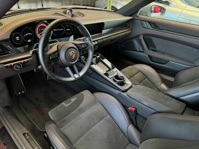Сірий Порше 911, об'ємом двигуна 2.98 л та пробігом 7 тис. км за 201887 $, фото 4 на Automoto.ua