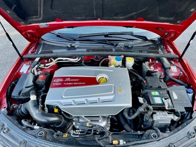 Красный Альфа Ромео Спайдер, объемом двигателя 1.74 л и пробегом 57 тыс. км за 29892 $, фото 12 на Automoto.ua